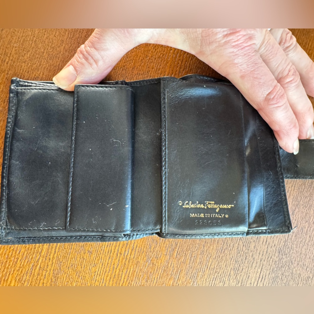 Salvatore Ferragamo Vara Bifold Black Leather Wallet w/COA - Picture 3 of 13